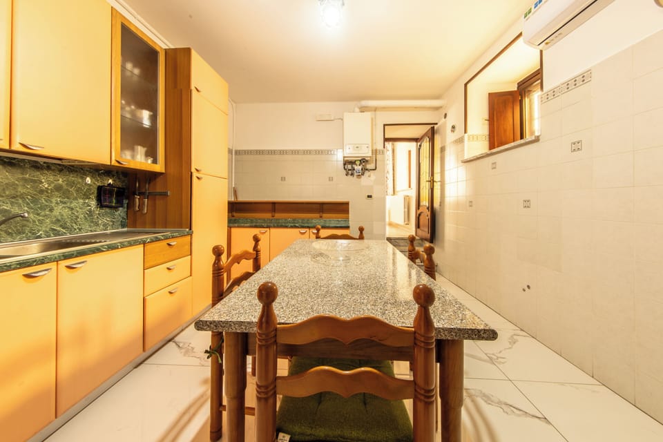 Suite, 1 Double Bed, Kitchen | Private kitchen