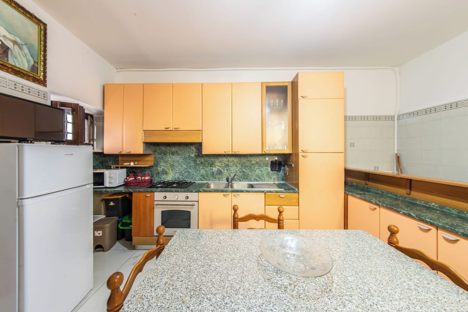 Suite, 1 Double Bed, Kitchen | Private kitchen