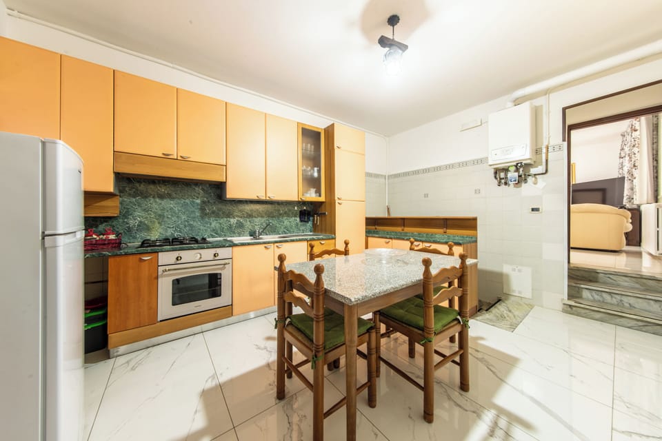 Suite, 1 Double Bed, Kitchen | Private kitchen