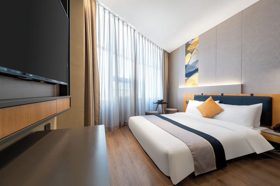 Classic Room | Desk, laptop workspace, WiFi (free), bed sheets