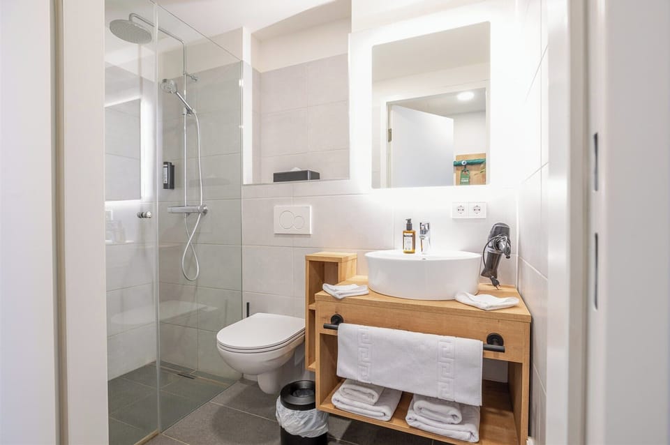 Economy Double Room | Bathroom
