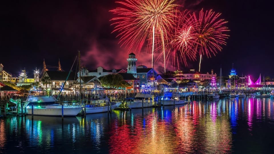 Just a short drive away, HarborWalk Village offers waterfront dining, boutique shopping, live entertainment, dolphin cruises, seasonal fireworks, and vibrant nightlife for all ages.