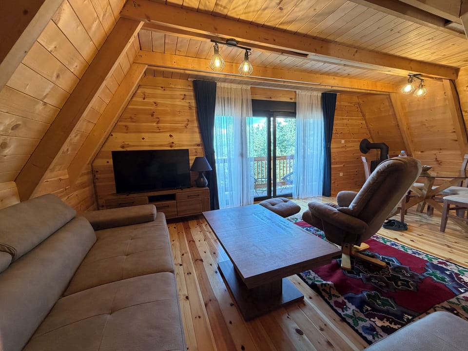 Deluxe Villa, Non Smoking, Mountain View | Living area