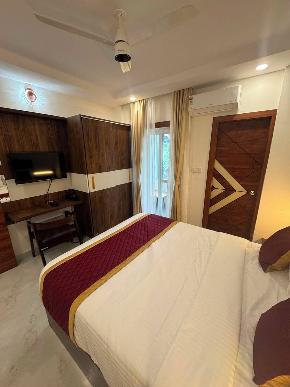 Deluxe Room | WiFi (free), bed sheets