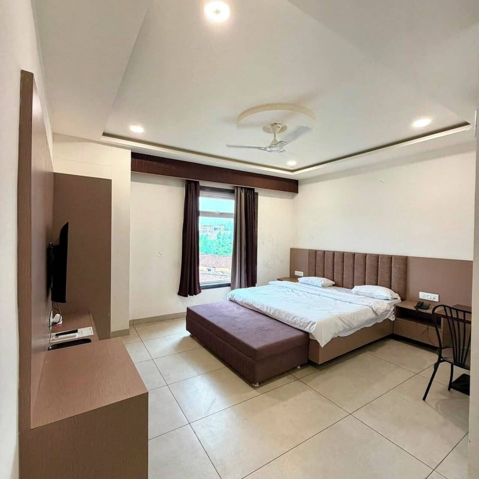 Superior Suite, City View | Iron/ironing board, WiFi (free)