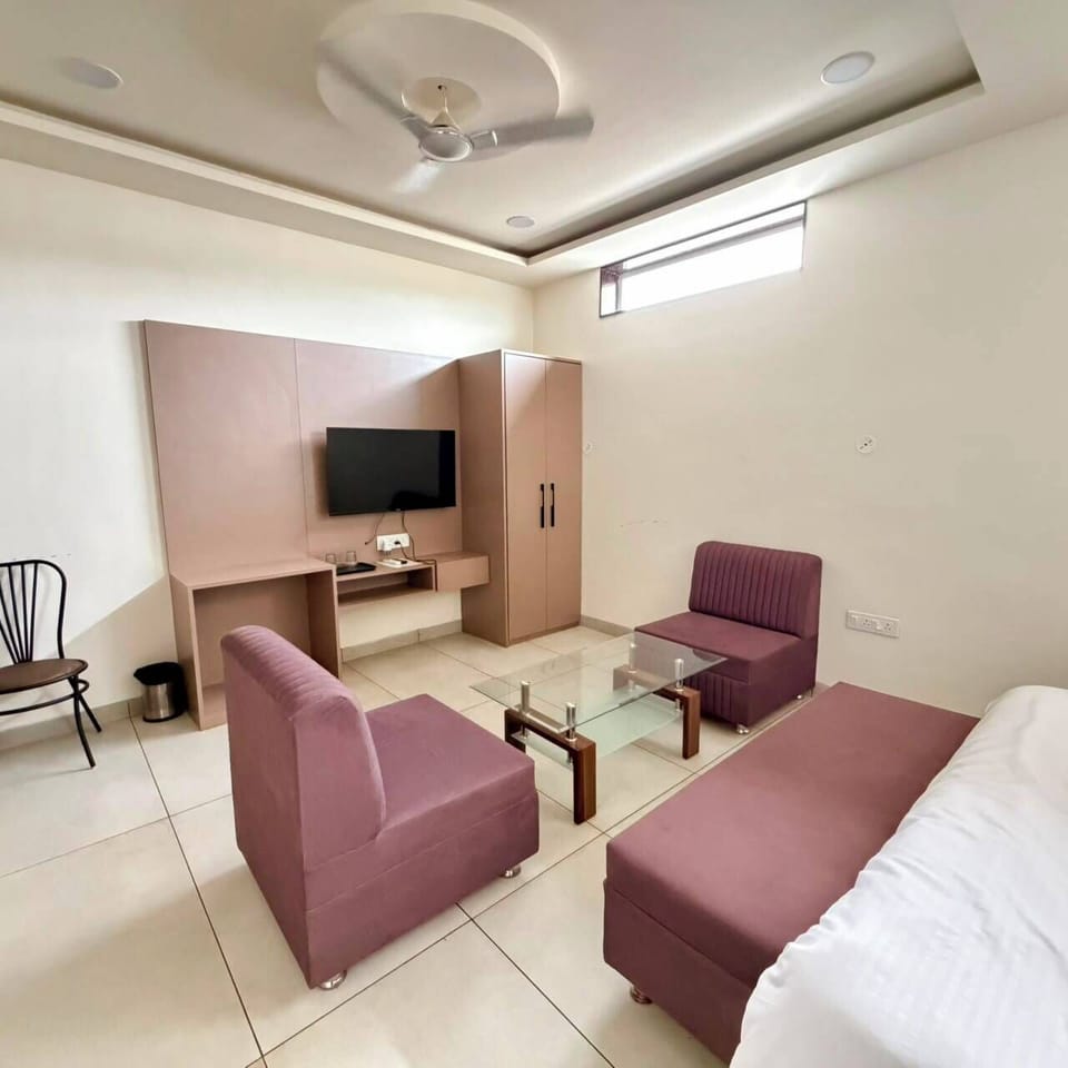 Iron/ironing board, WiFi (free)