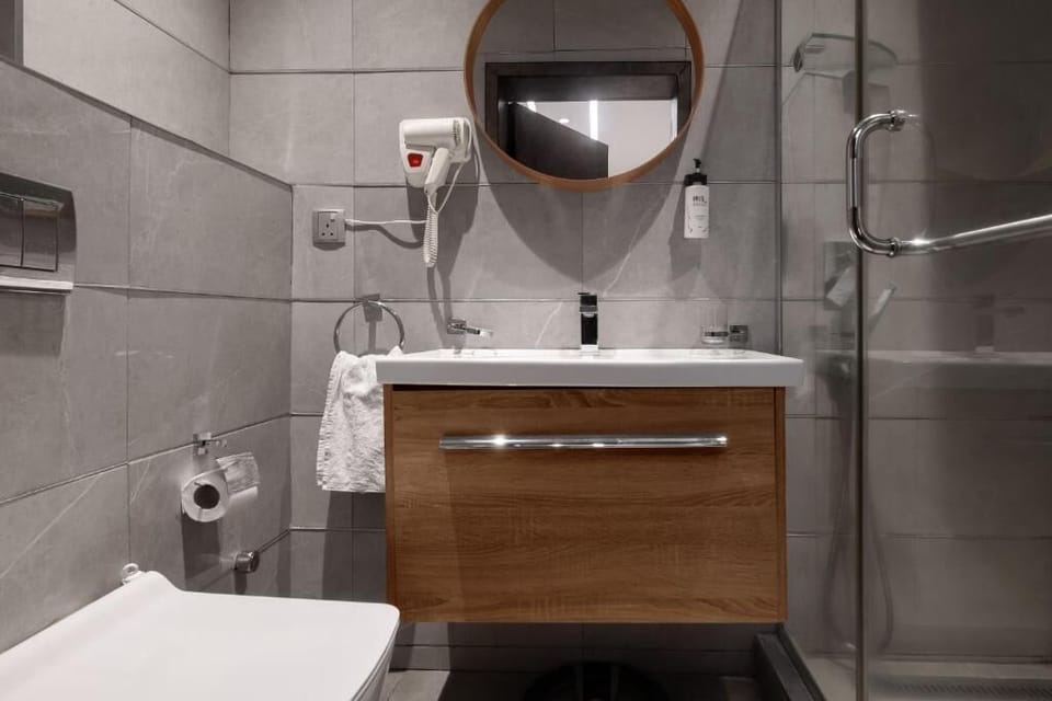 Deluxe Studio | Bathroom | Shower, hair dryer, towels, soap