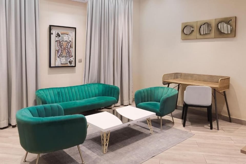 Deluxe Room | Living area