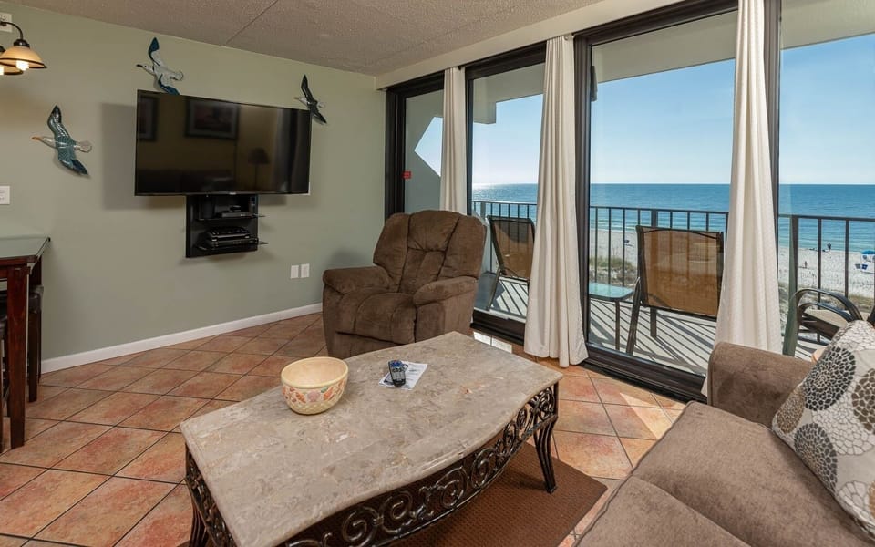 Condo, 1 Bedroom | Living area