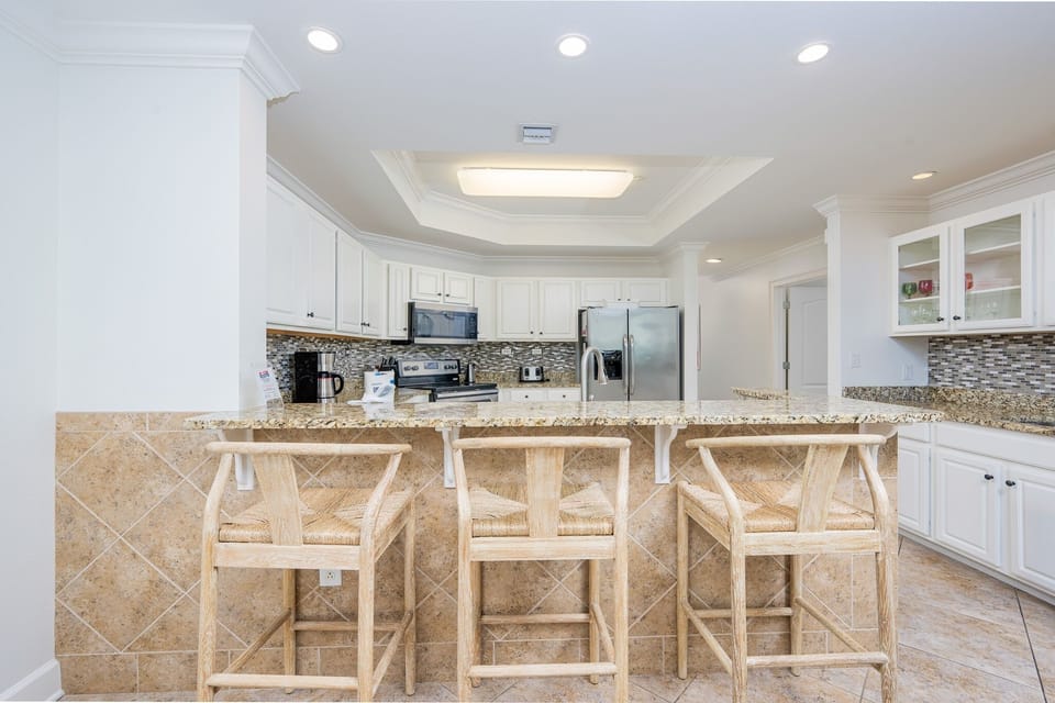 Condo, 3 Bedrooms | Private kitchen | Coffee/tea maker, fridge, oven