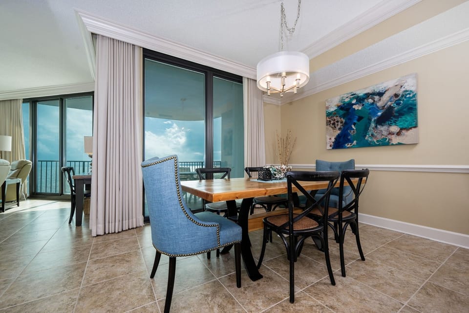 Condo, 2 Bedrooms | Dining