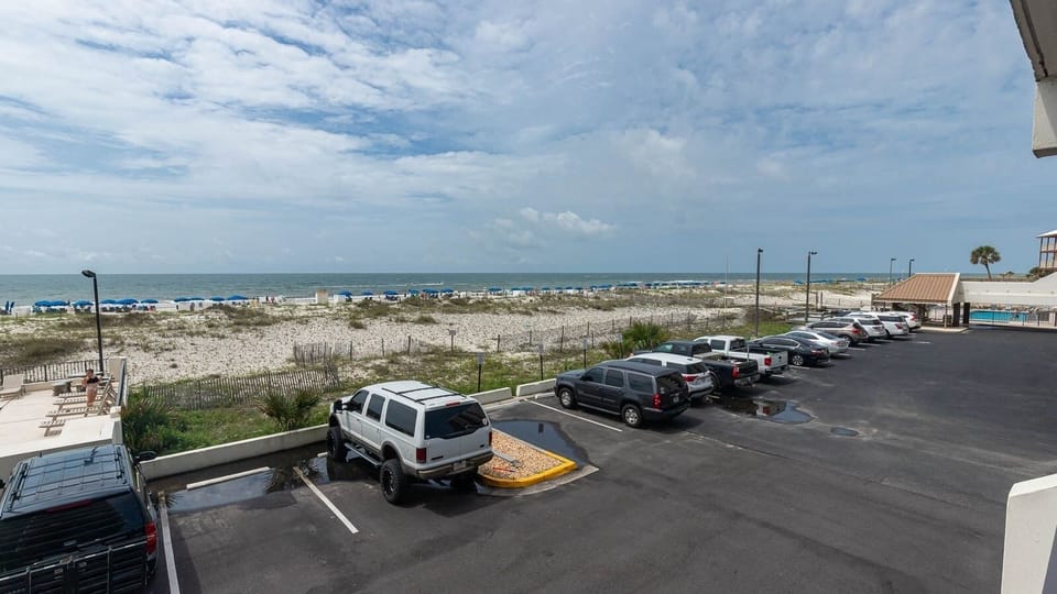 Condo, 2 Bedrooms | Property grounds