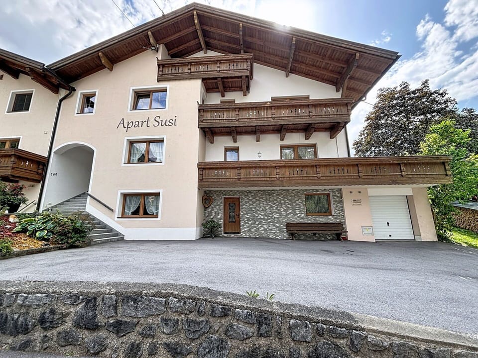 Home, Cottage, Estate, Driveway, Villa, Plaster, Balcony