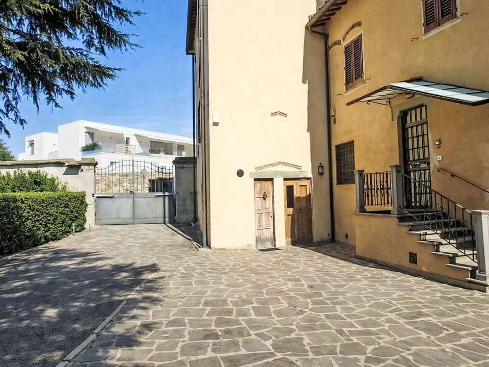 Wall, Floor, Door, Flooring, Home, Composite Material, Concrete, Shade, Tile, Home Door