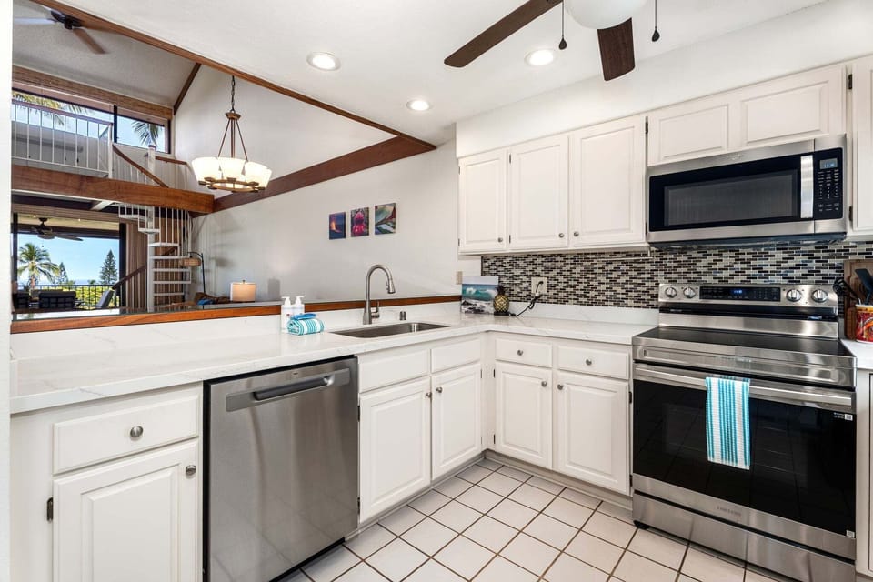Condo, Multiple Beds, Ocean View (Country Club Villas 321) | Private kitchen