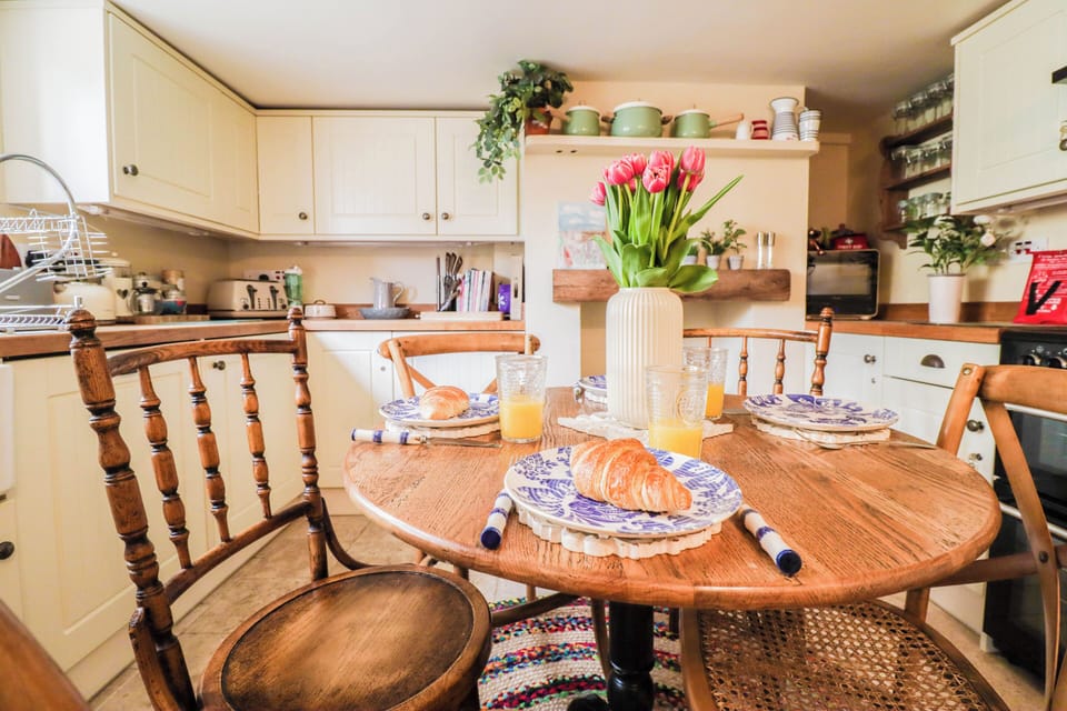 House, 2 Bedrooms | Private kitchen