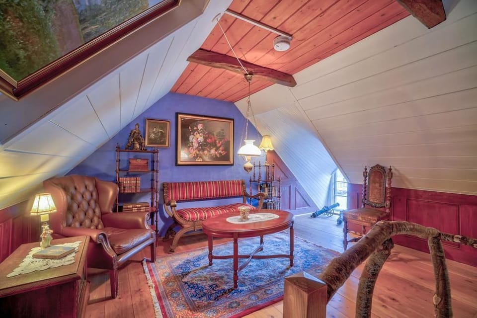 Junior Suite, Hot Tub | Living area