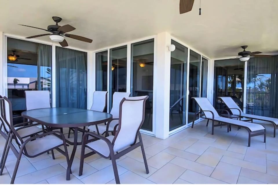 Linger over dinner outside with shaded seating and sea air.