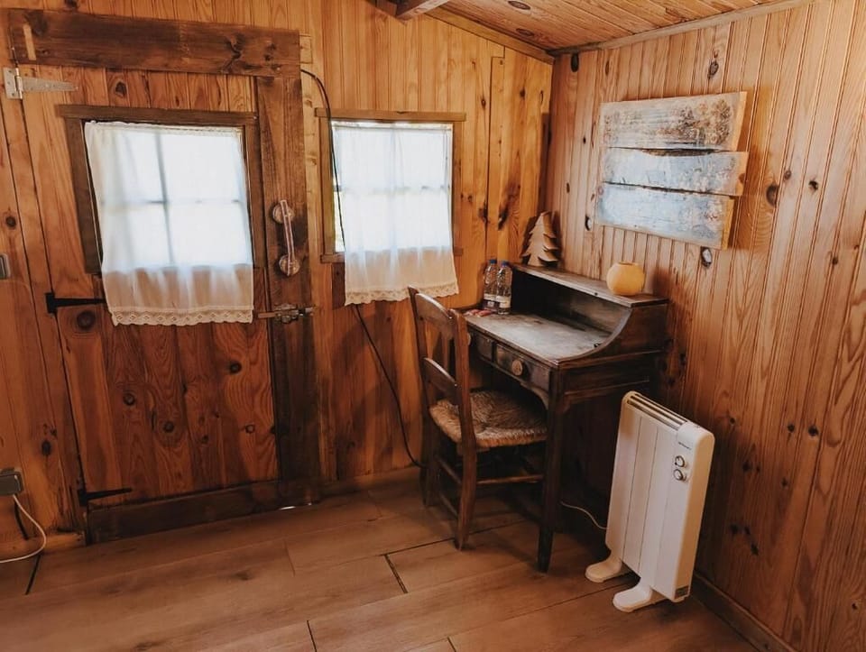 Classic Chalet, Garden View | Living area
