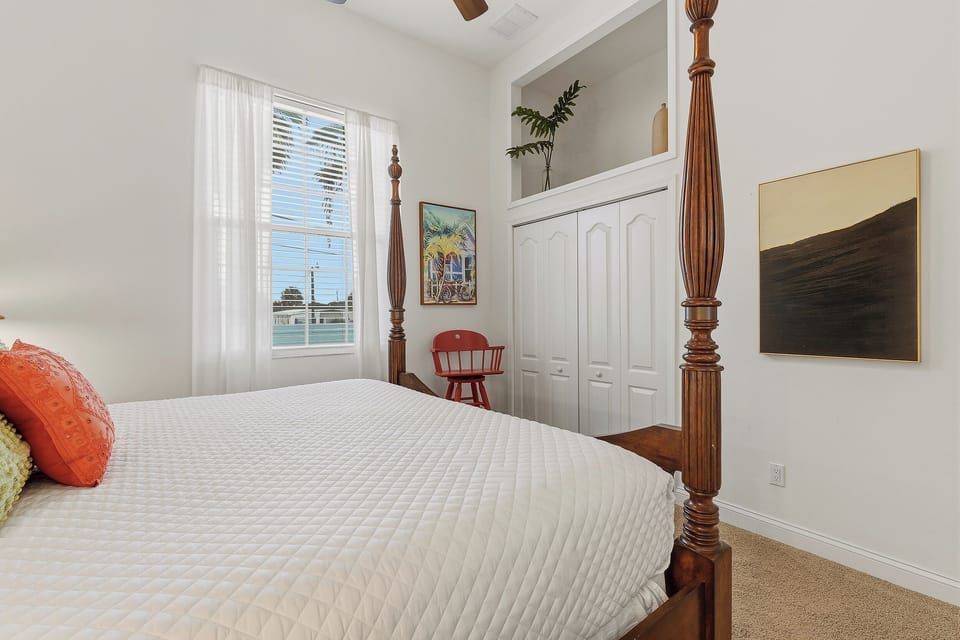 King Suite + Ensuite-Downstairs