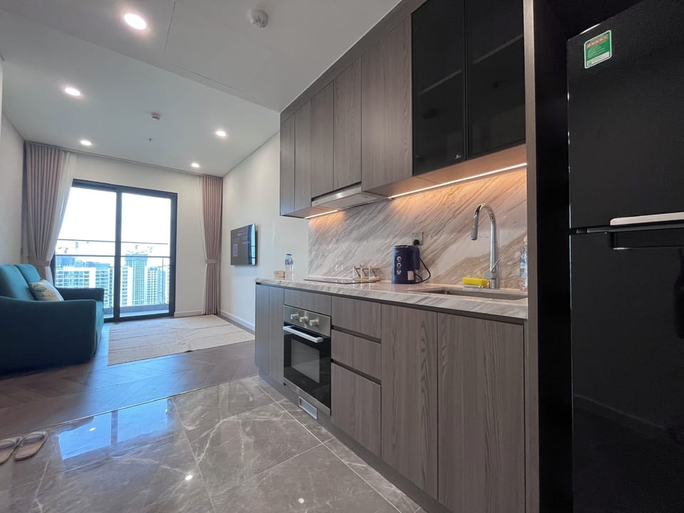 Basic Room, City View | Private kitchen | Mini-fridge, oven, cookware/dishes/utensils