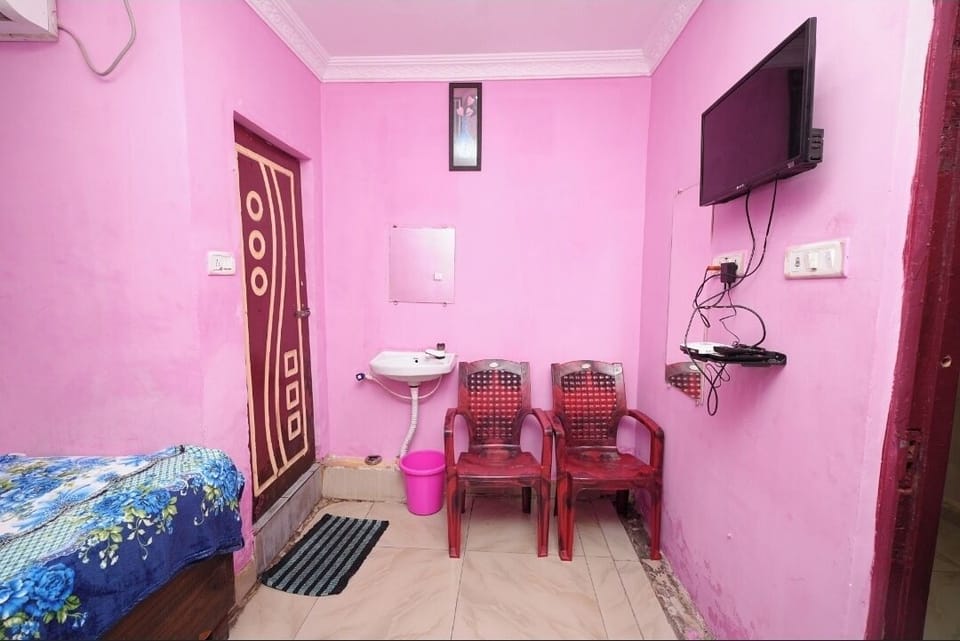 In-room safe, WiFi (free)