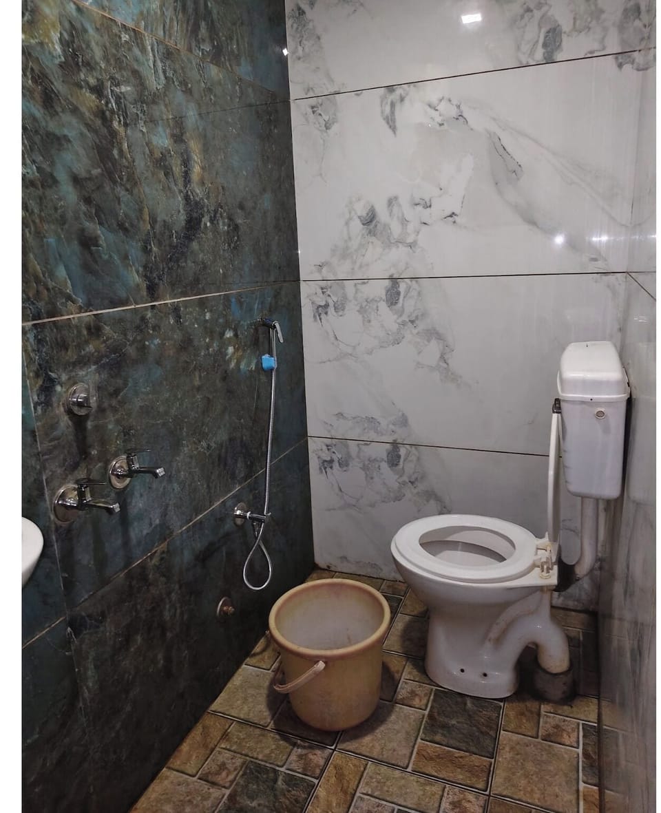 Shower, towels, soap, shampoo