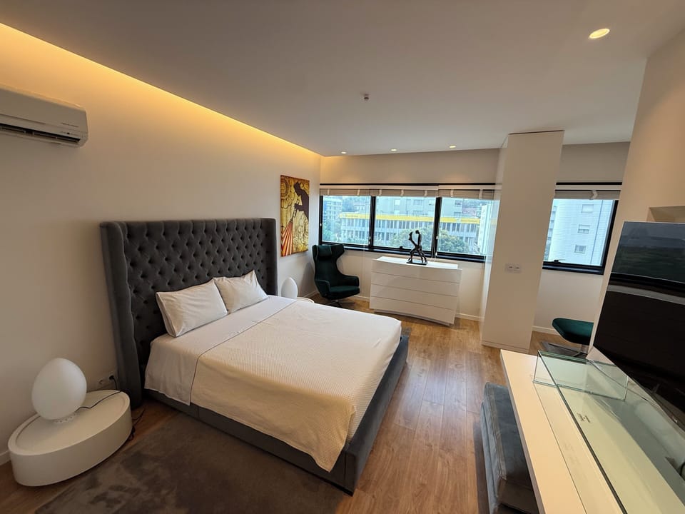 Superior Studio, Kitchenette, City View | Desk, laptop workspace, blackout drapes, soundproofing