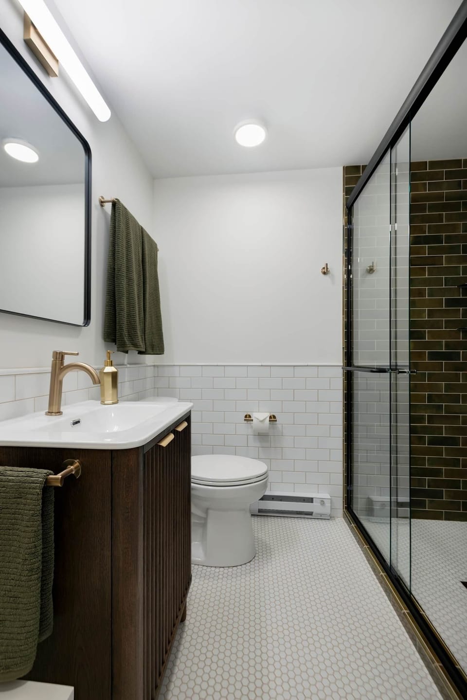 Bloomberg Suite Unit 202_Bathroom