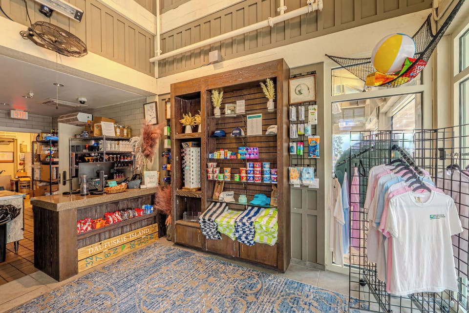 Stock up on Daufuskie Island souvenirs, beach towels, sunscreen & ice cream right on-site! 🏖️ Everything you need for a perfect beach day is steps from your door at 35 Ocean Breeze. 🌊