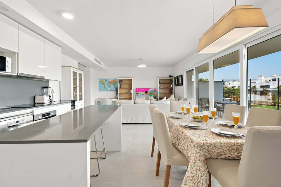 Open concept livingroom, kitchen, workdesk, livingroom