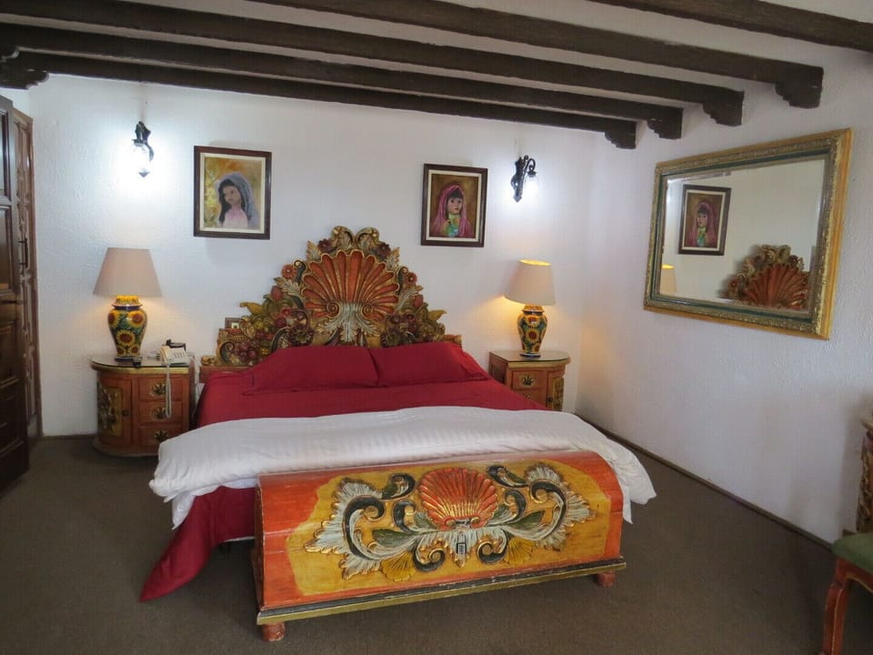 Deluxe Suite, Balcony, City View | WiFi (free), bed sheets