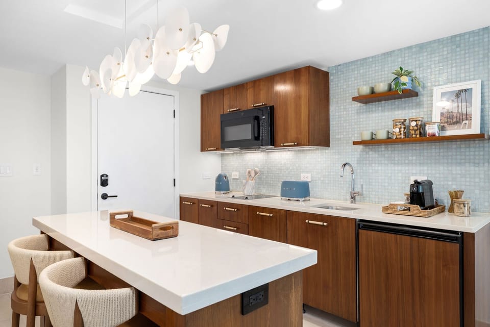 The perfect gathering spot. Start your day at the elegant  island to create family memories