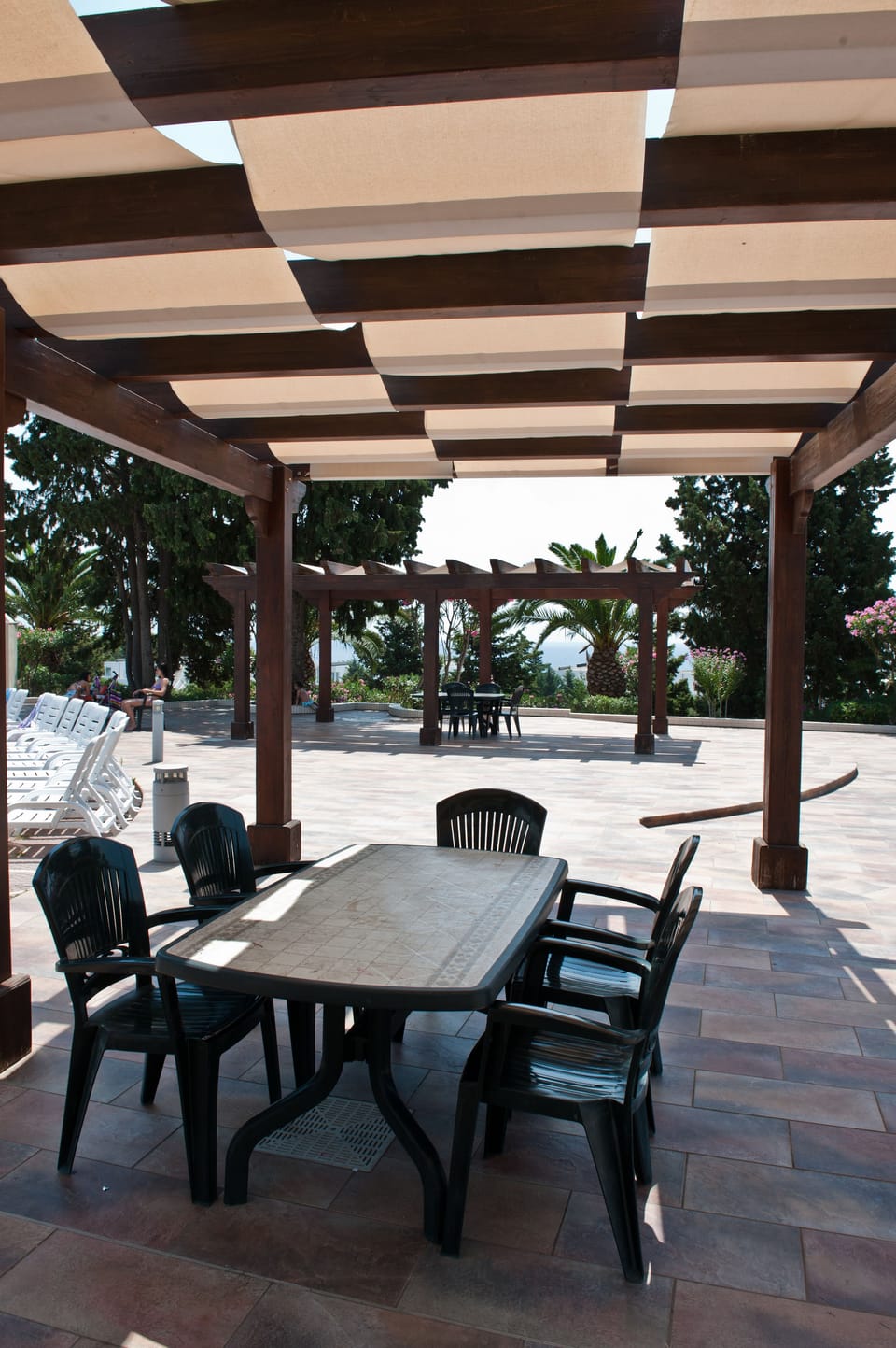 Poolside bar