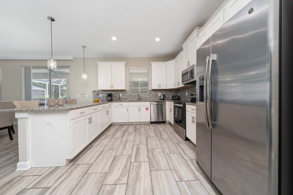 Full kitchen image 1