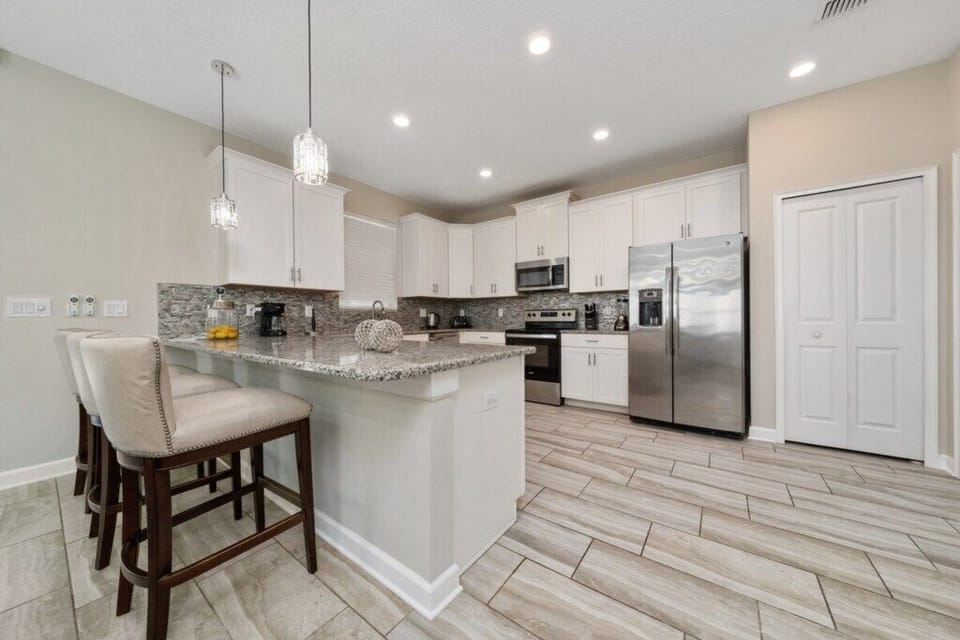 Full kitchen image 2