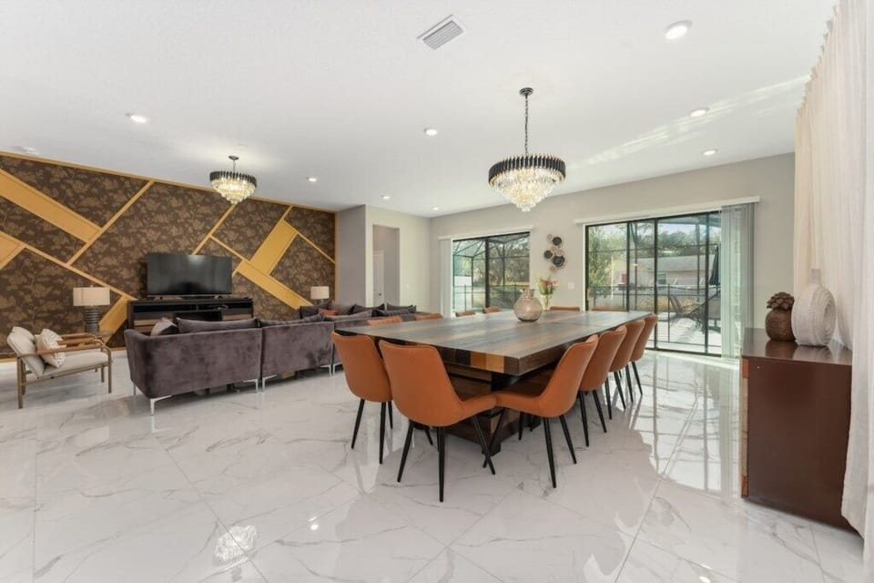 Dining area image 1