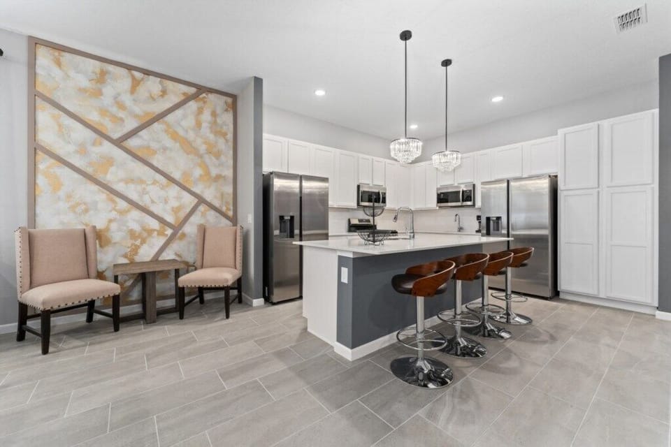 Full kitchen image 1