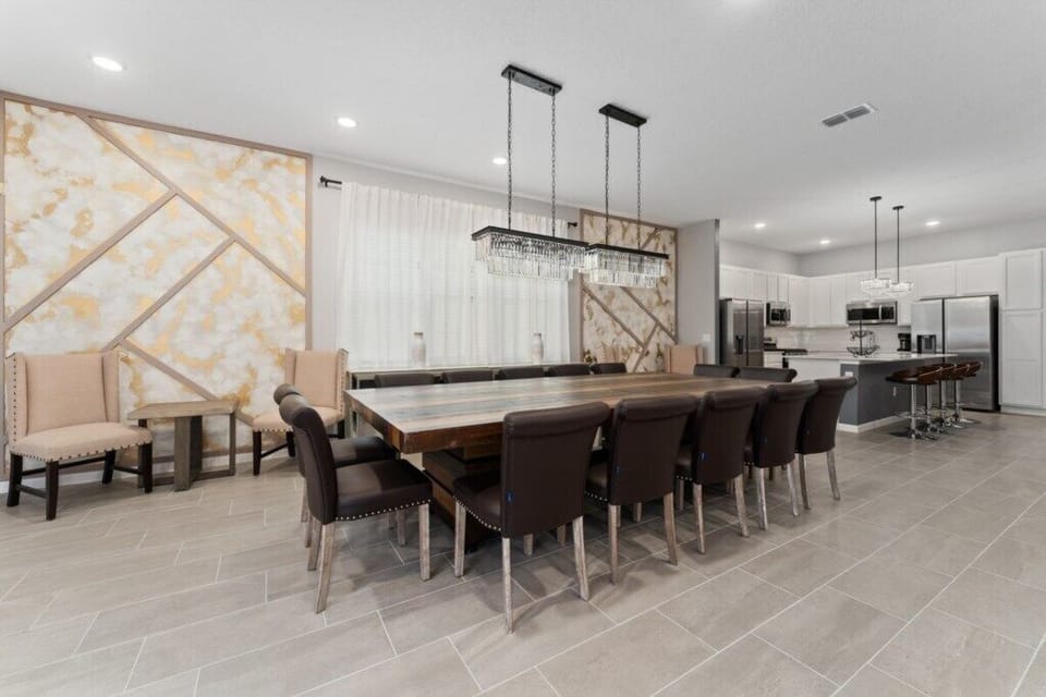 Dining area image 1
