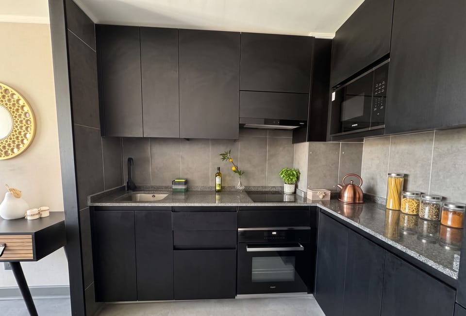 Apartment, Private Bathroom | Private kitchen | Fridge, microwave, oven, cookware/dishes/utensils