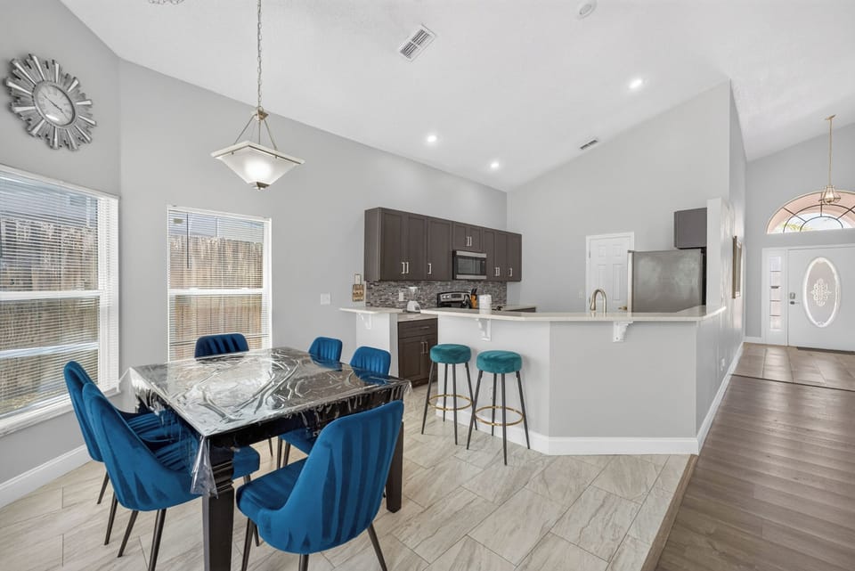 House, Multiple Beds, Pool View (LDE101-705-5-P - Golden light retreat) | 5 bedrooms, individually decorated, individually furnished, bed sheets
