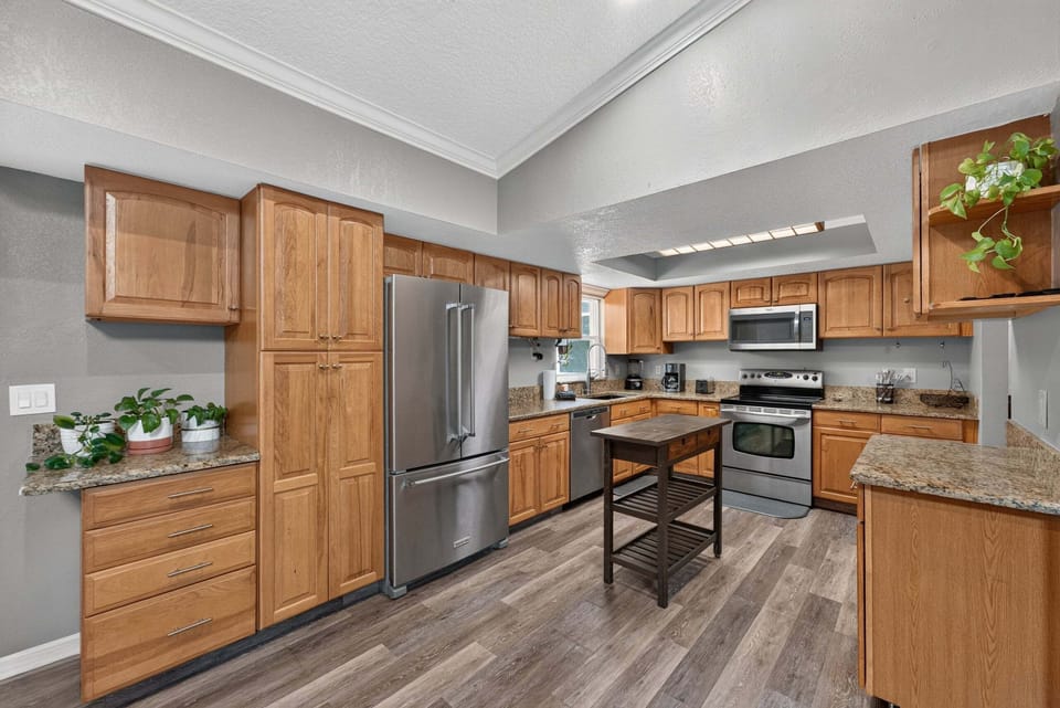 House, Multiple Beds, Pool View (Shingle Creek Poolside Retreat) | Private kitchen