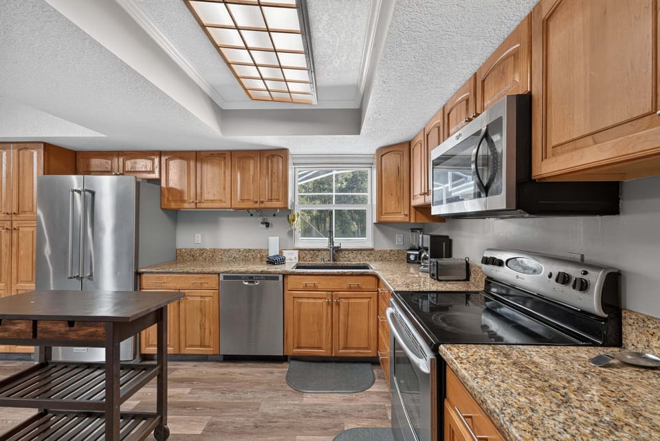 House, Multiple Beds, Pool View (Shingle Creek Poolside Retreat) | Private kitchen