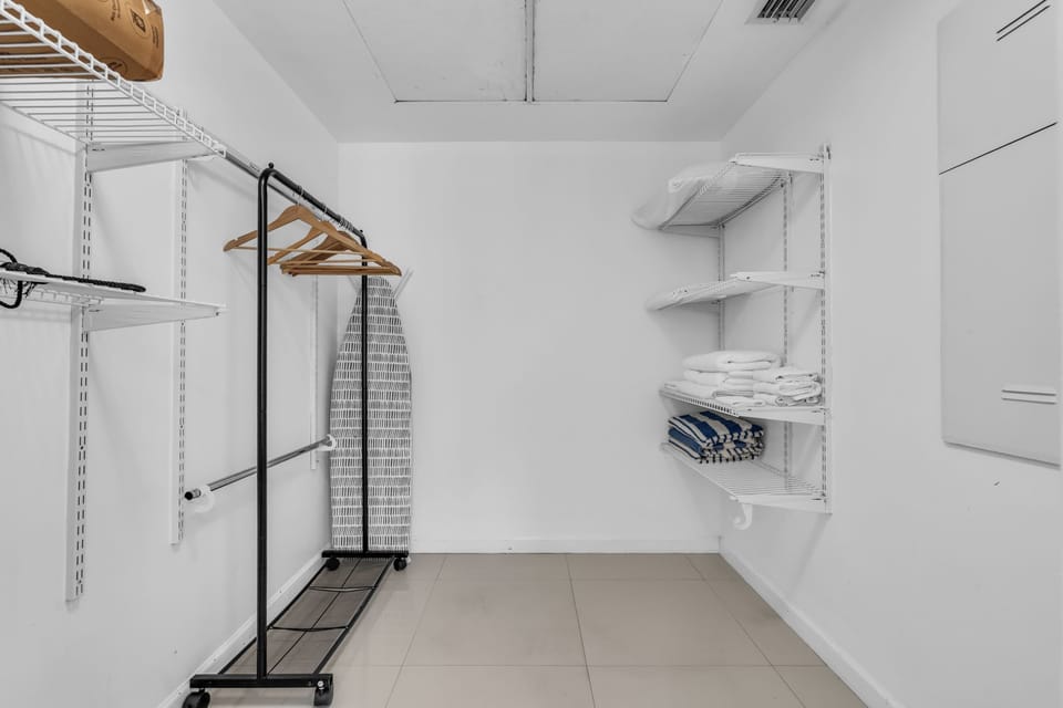 Keep clothes & bags neatly tucked away in the walk-in closet​