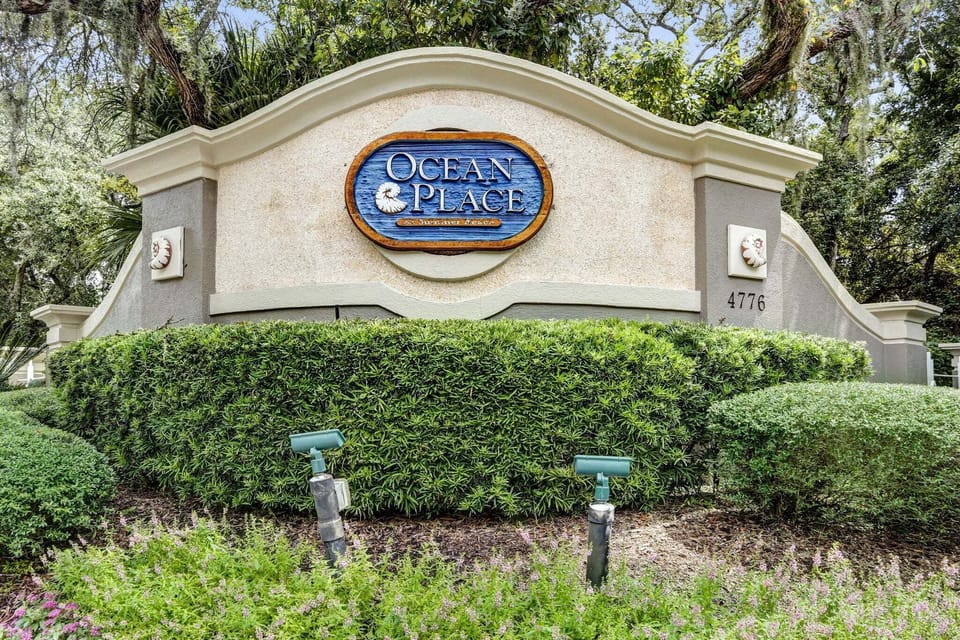 Entryway to your community