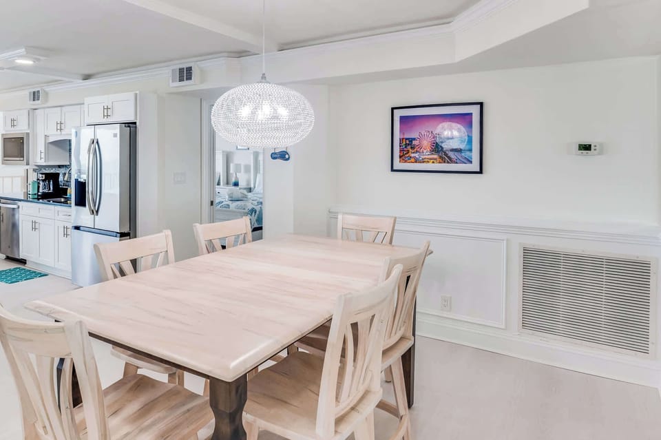Dining Space for Family & Friends 💙
