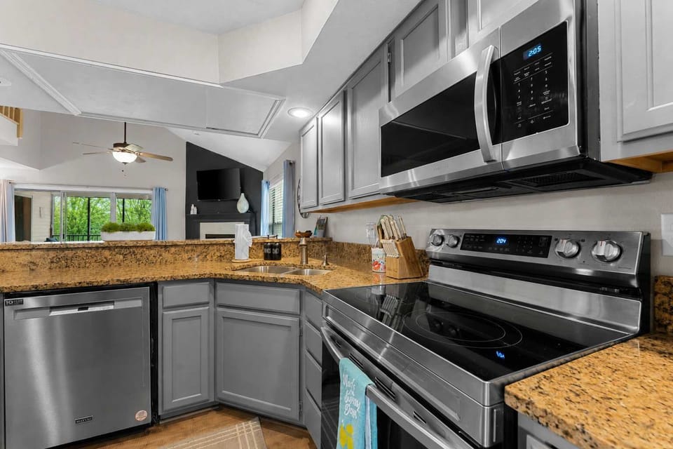 Lots of space to host your family dinner at the holidays