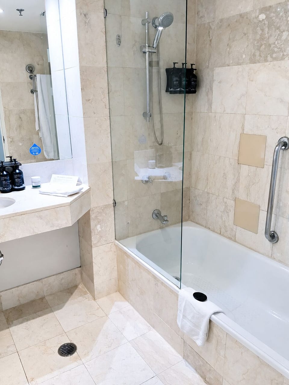 Standard Room, 2 Double Beds, Non Smoking, Partial Ocean View | Bathroom