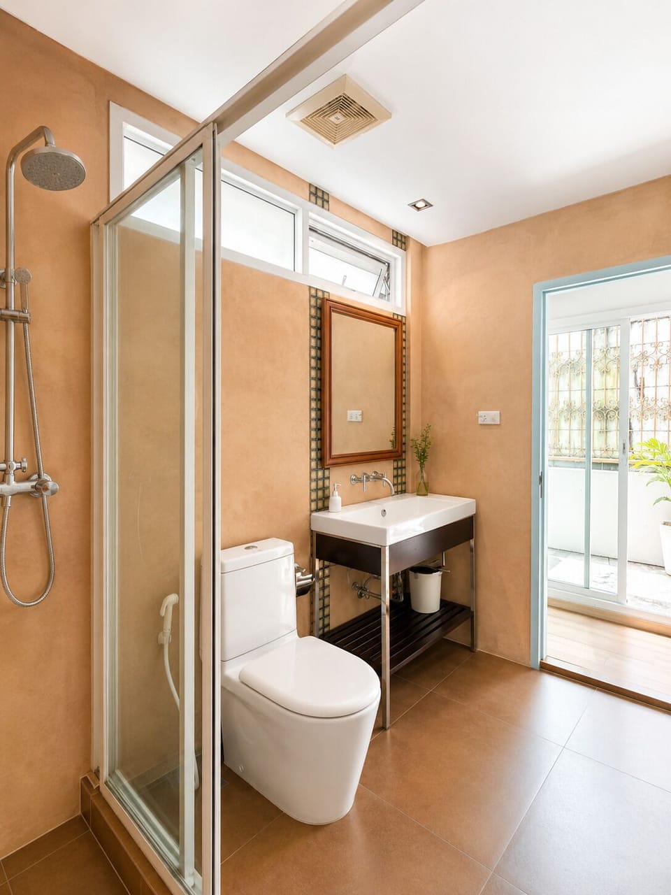 Standard King Room with Balcony | Bathroom | Shower, hair dryer, towels, soap