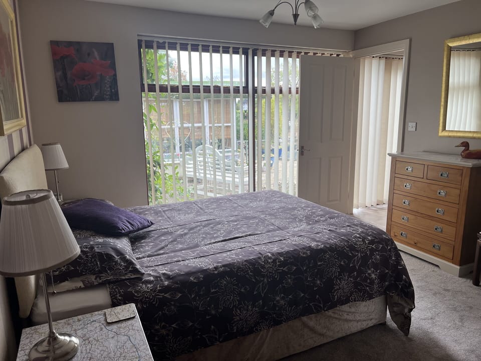 Apartment, 1 Bedroom (The Annex) | Individually decorated, individually furnished, iron/ironing board
